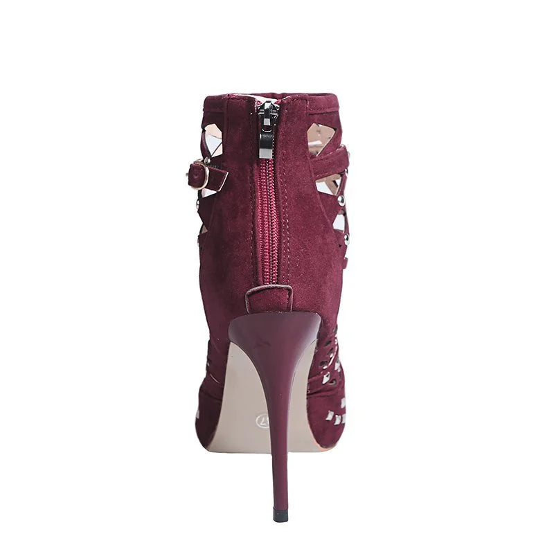 Ankle Boot Bico Fino Com Rebites