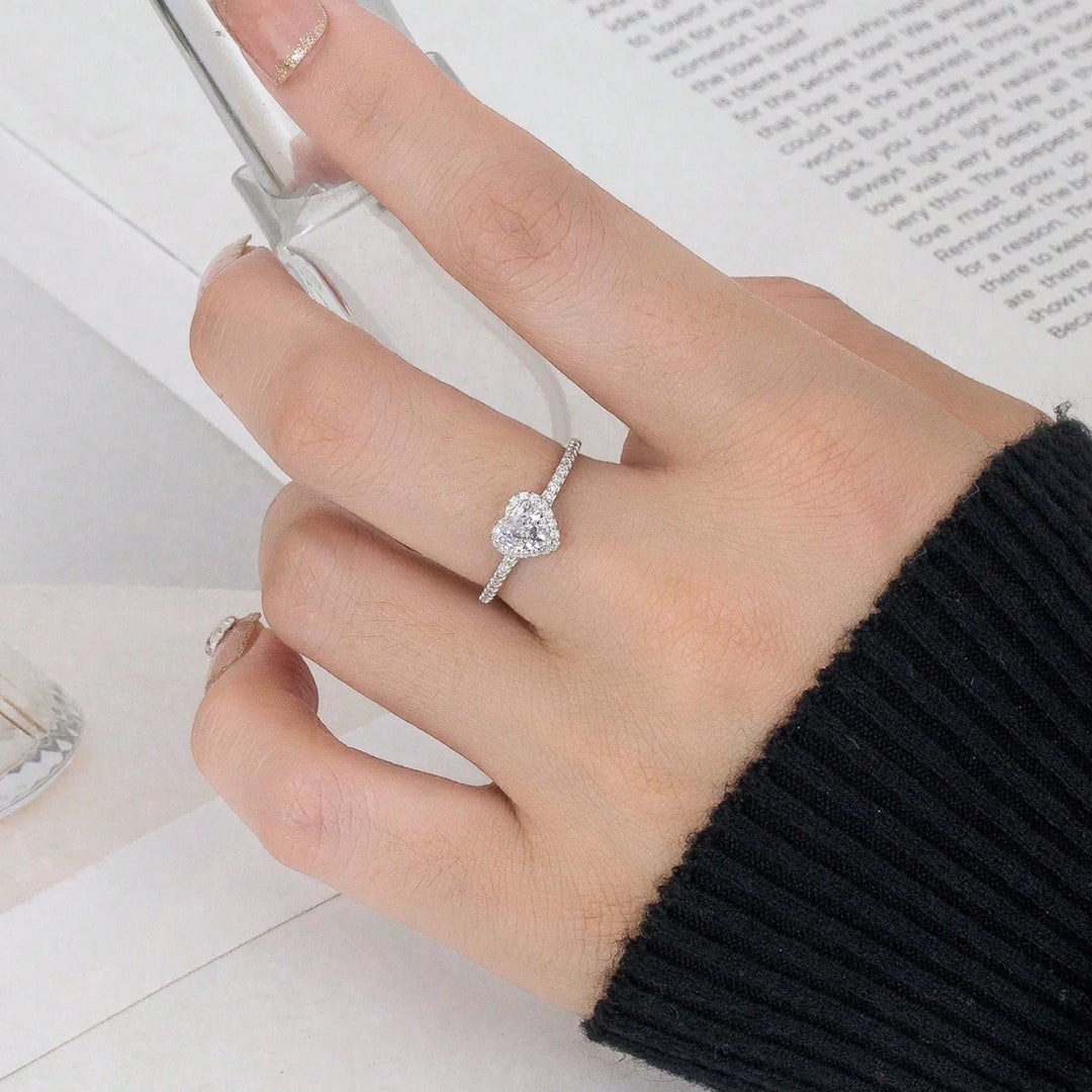 Anel Coração Com Zircônias Prata 925