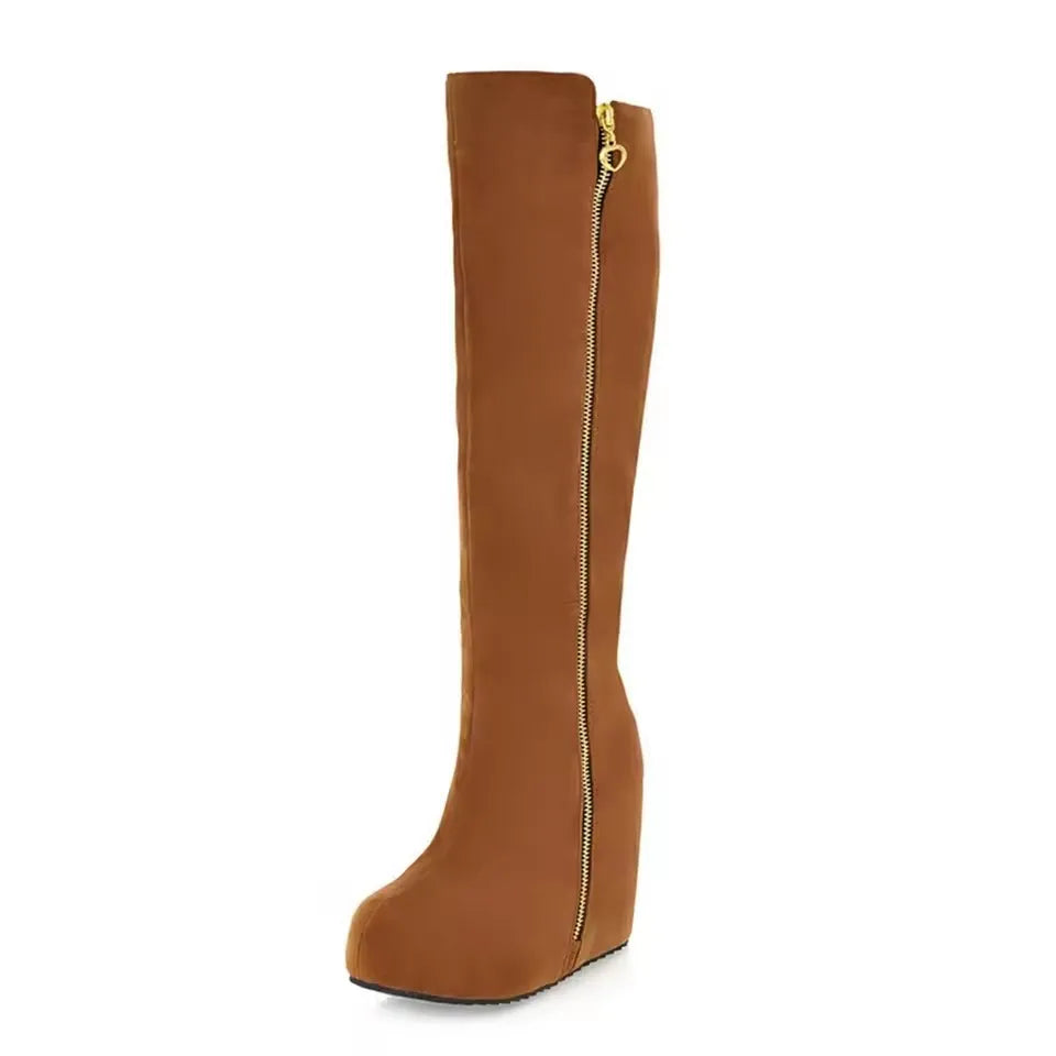 Bota Cano Longo Salto Anabela Com Zíper Lateral