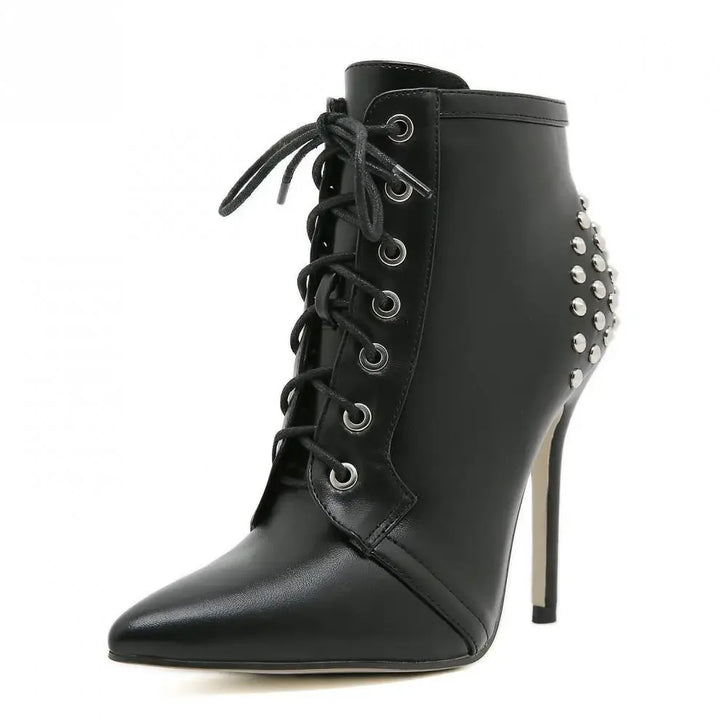 Ankle Boot Salto Fino Com Tachas