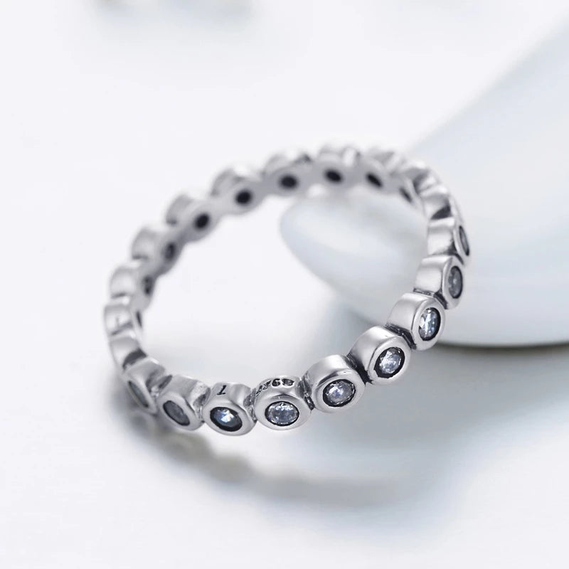 Anel Cravejado Com Zircônia Prata 925