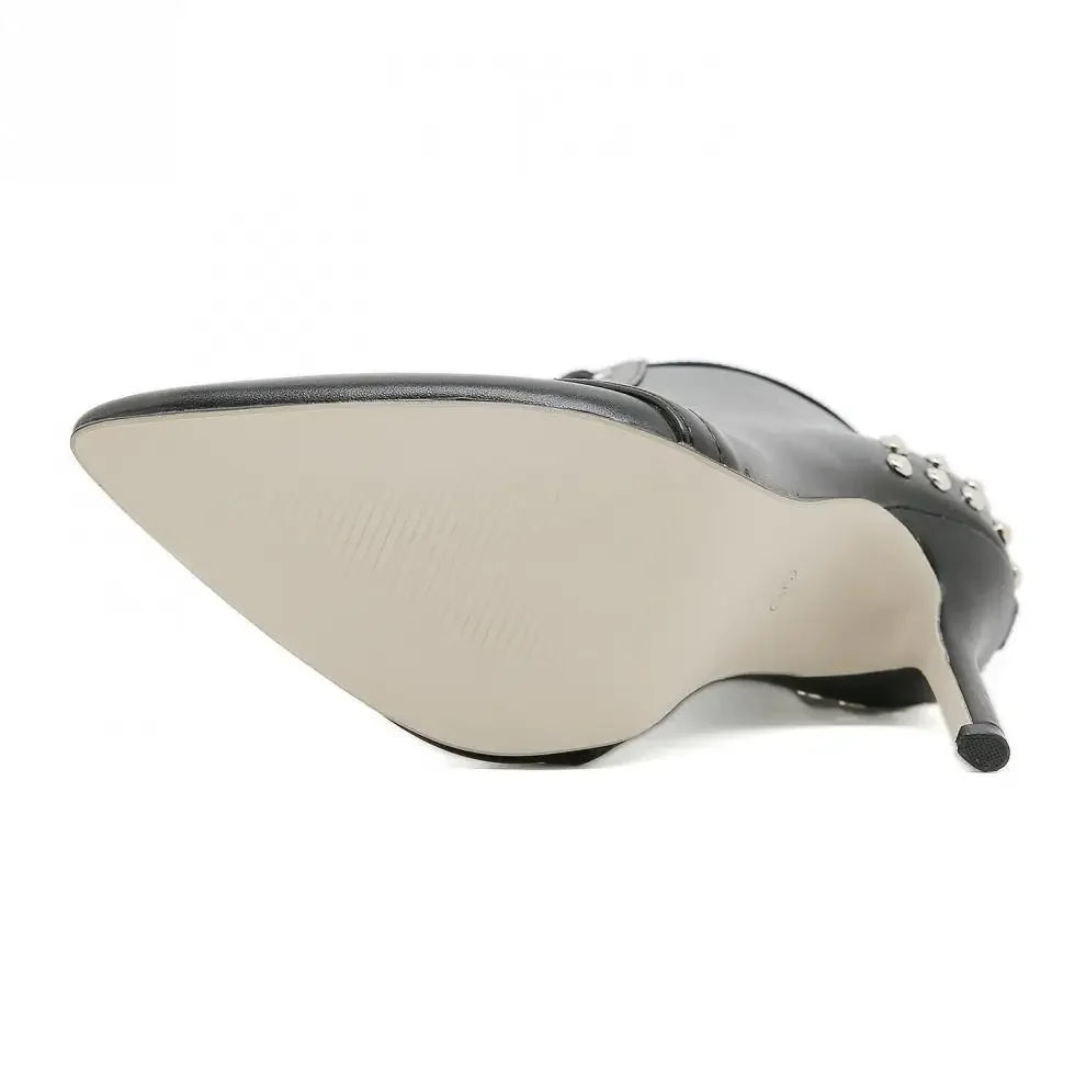 Ankle Boot Salto Fino Com Tachas