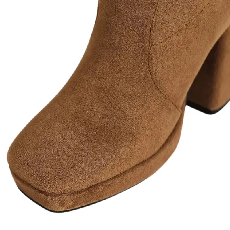 Bota Cano Alto Salto Bloco Suede