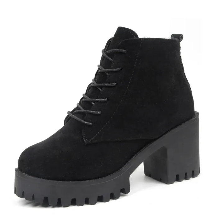 Ankle Boot Tratorada Salto Bloco Suede