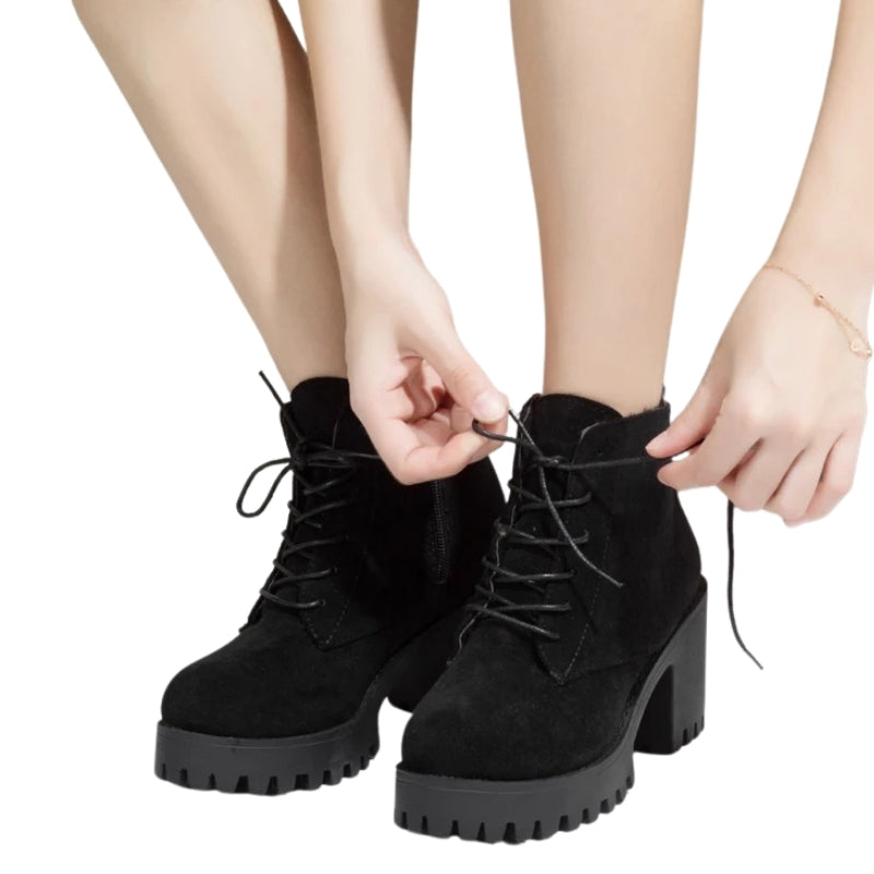 Ankle Boot Tratorada Salto Bloco Suede