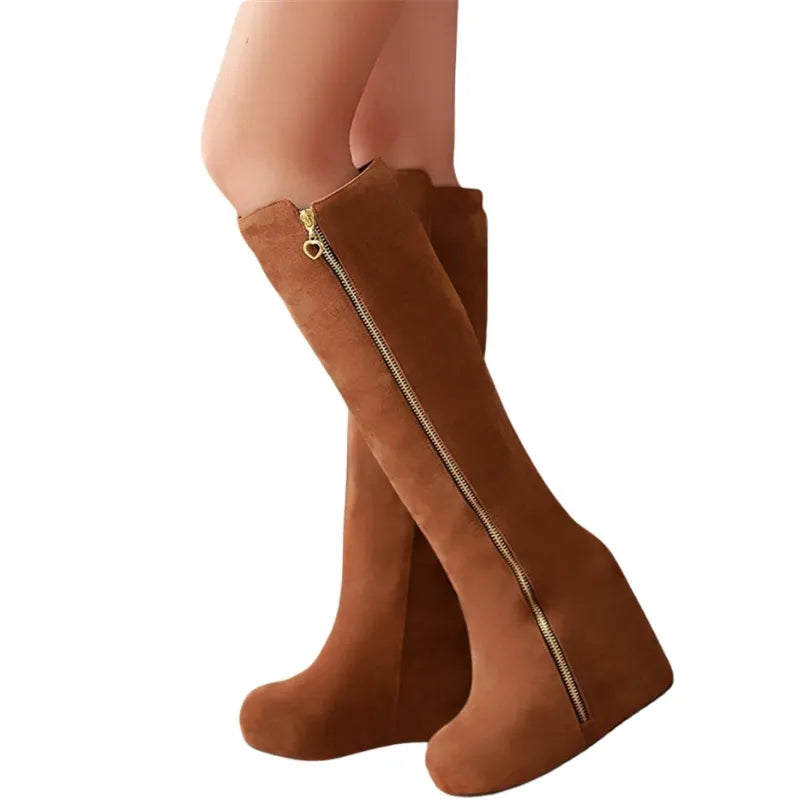 Bota Cano Longo Salto Anabela Com Zíper Lateral