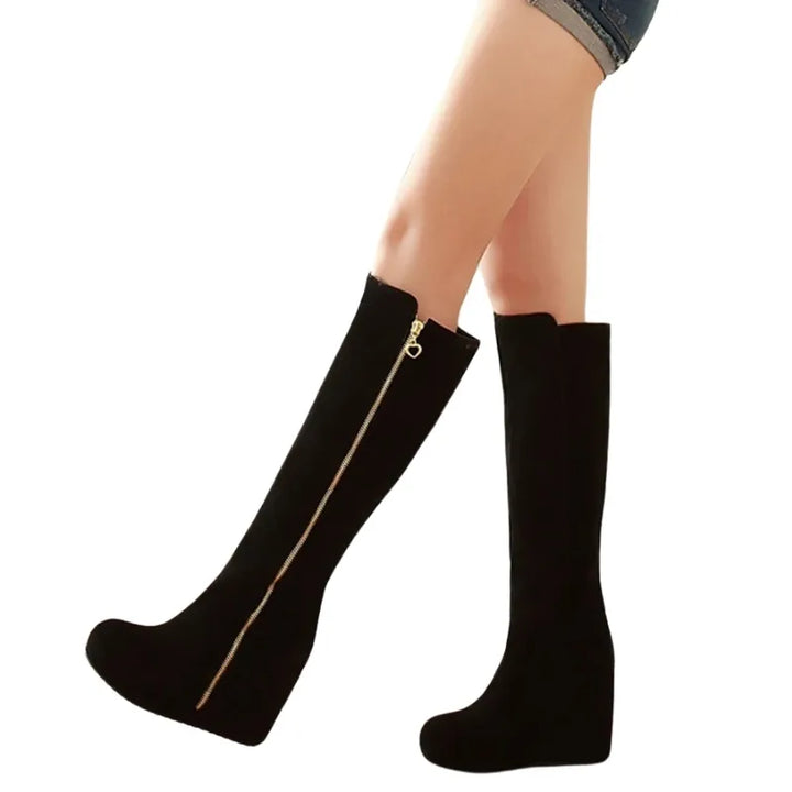 Bota Cano Longo Salto Anabela Com Zíper Lateral