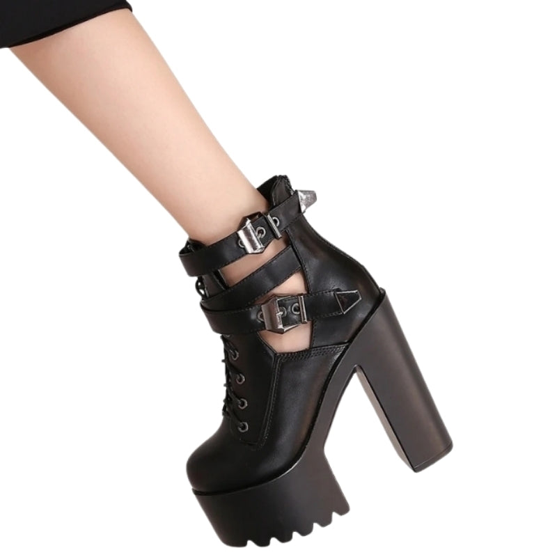 Ankle Boot Tratorada Fivelas Urbanas