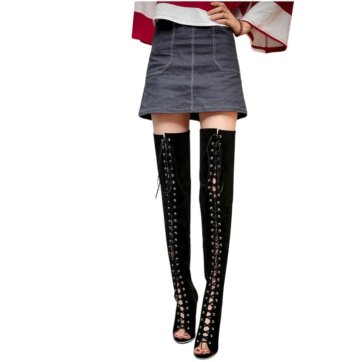 Bota Over The Knee Vazada Com Amarração Frontal