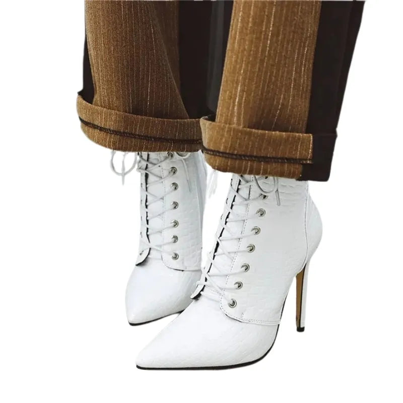 Ankle Boot Croco Salto Fino Com Amarração