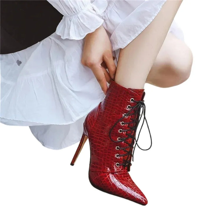 Ankle Boot Croco Salto Fino Com Amarração