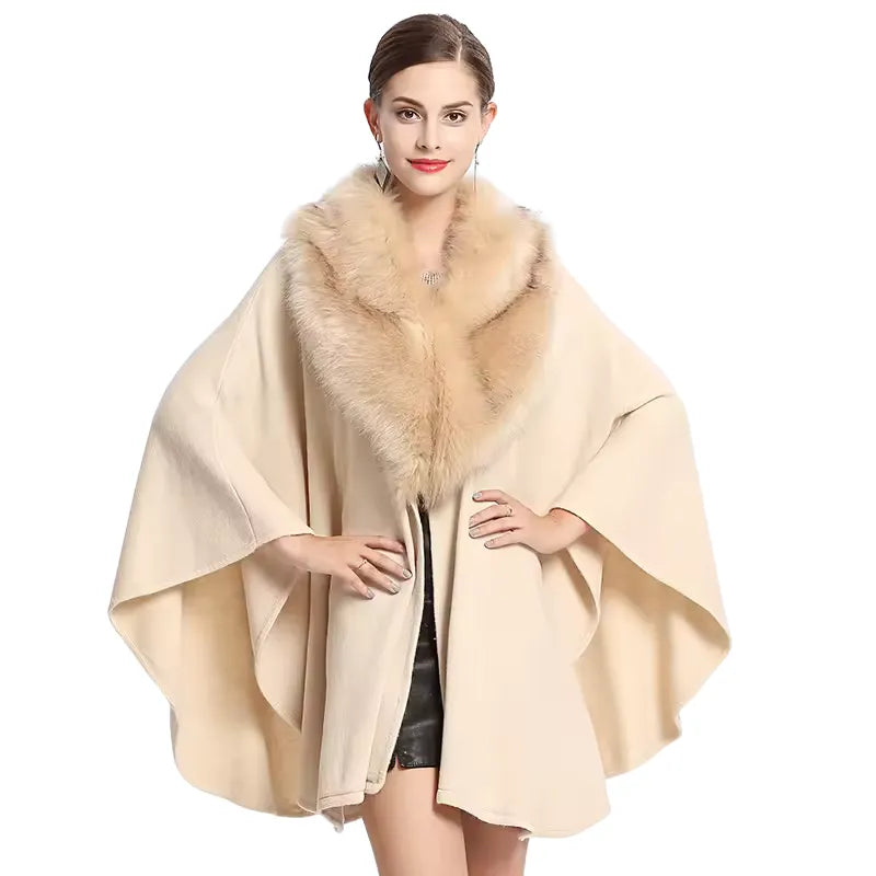 Poncho Elegance Com Gola em Pêlo Sintético