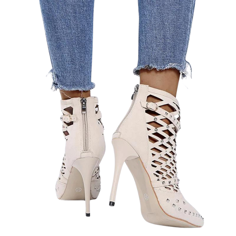 Ankle Boot Bico Fino Com Rebites