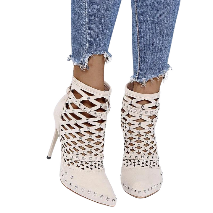 Ankle Boot Bico Fino Com Rebites