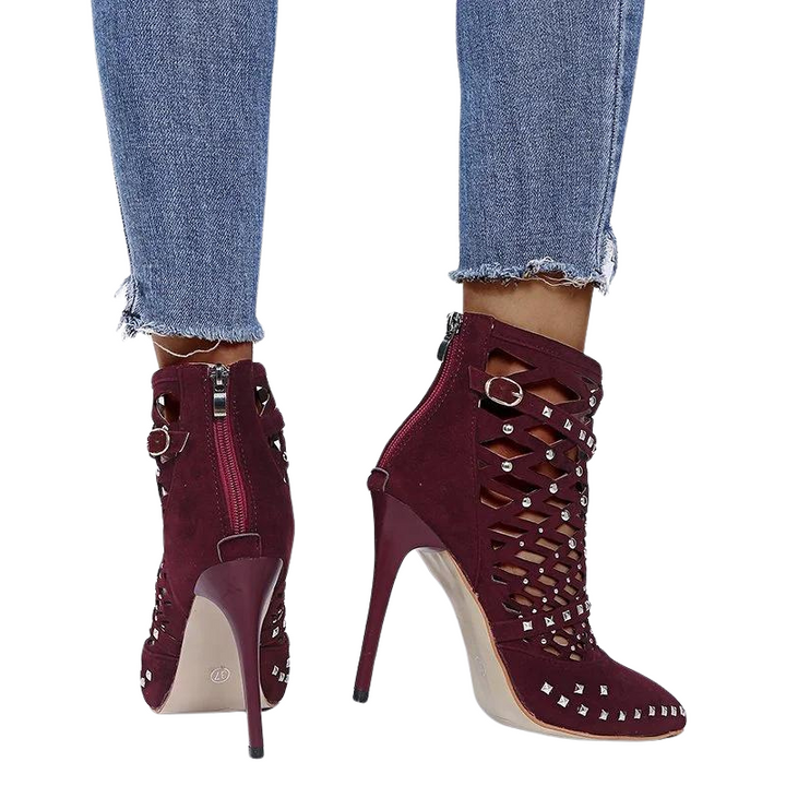 Ankle Boot Bico Fino Com Rebites
