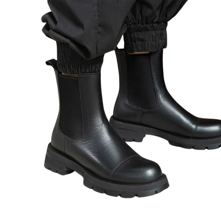 Bota Chelsea Couro Sola Tratorada Preta - Poderosa