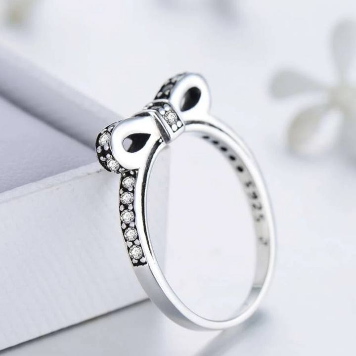 Anel Laço de Cristais Prata 925 - Poderosa