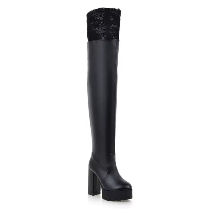 Bota Over the Knee Tratorada Com Renda Preta