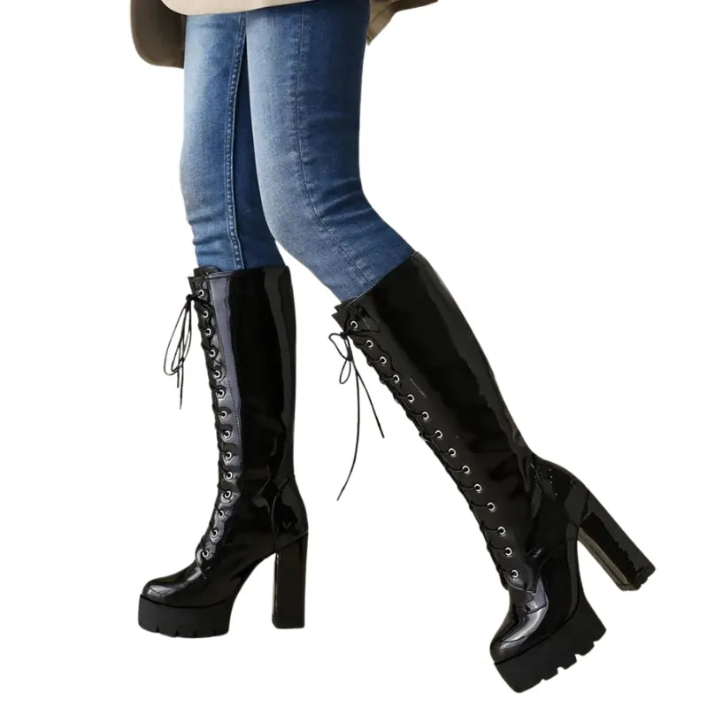 Bota Cano Longo Verniz Com Amarração