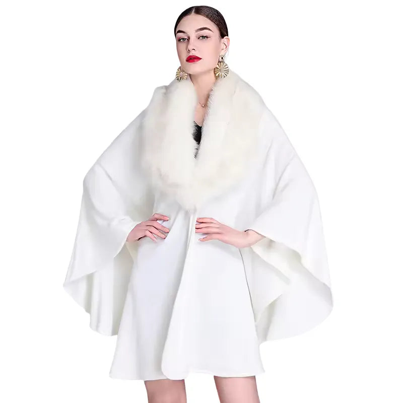 Poncho Elegance Com Gola em Pêlo Sintético