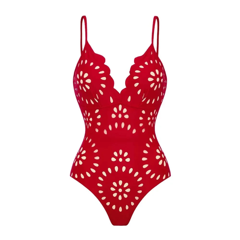 Maiô vermelho com alças finas e recortes vazados em padrão circular, modelo elegante e estiloso para praia ou piscina