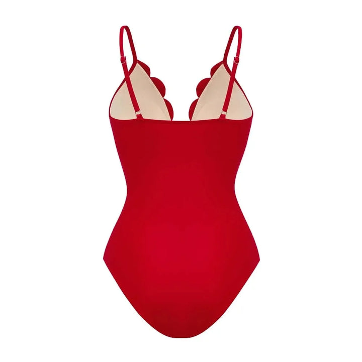 Maiô vermelho com alças finas e recortes vazados em padrão circular, modelo elegante e estiloso para praia ou piscina

