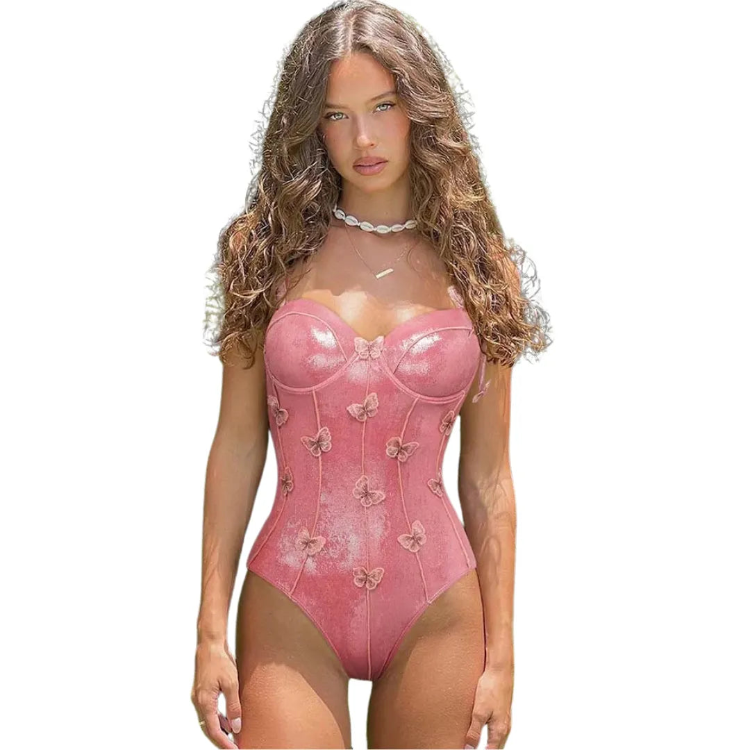 Maiô rosa cintilante com alças de amarrar nos ombros e apliques de borboletas em relevo por toda a peça, modelagem com bojo estruturado e brilho elegante.
