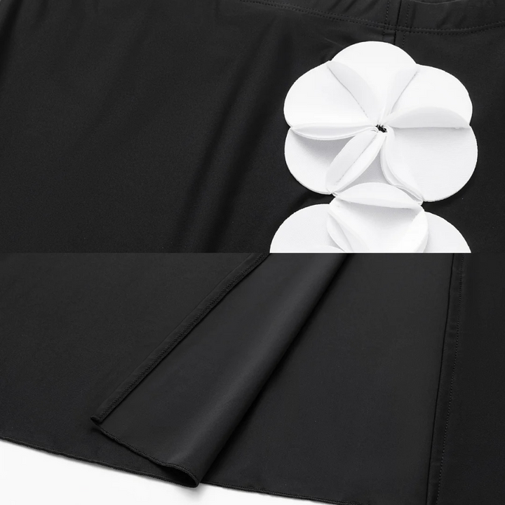 Maiô Preto Com Pétalas Brancas