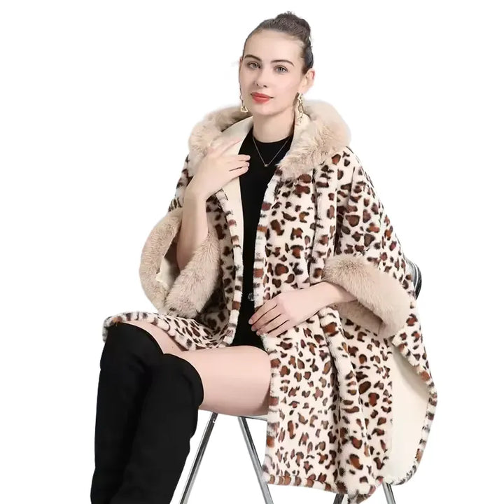 Poncho Com Pelos Animal Print Onça