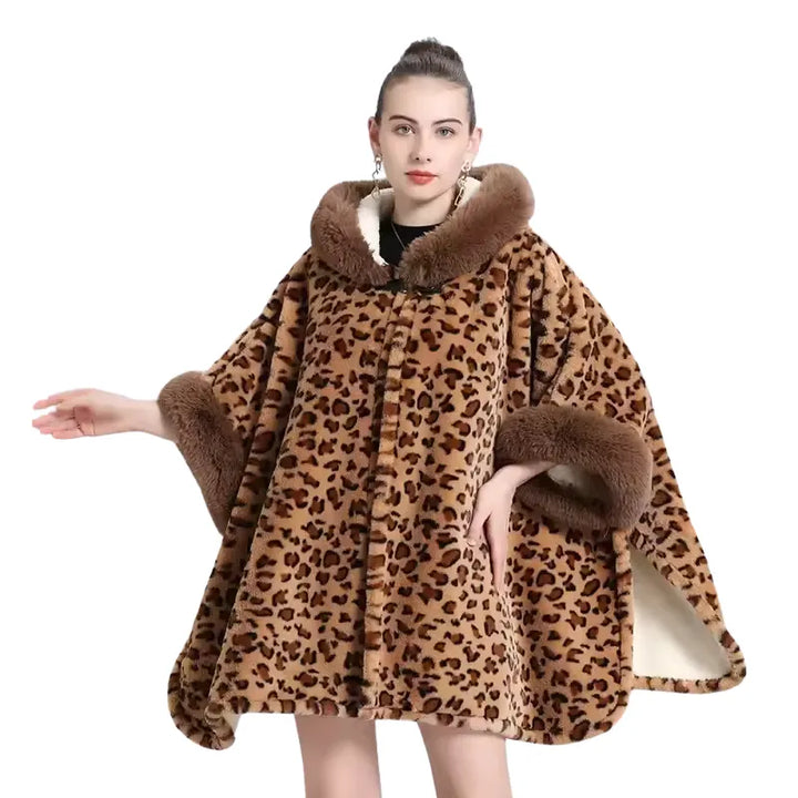 Poncho Com Pelos Animal Print Onça
