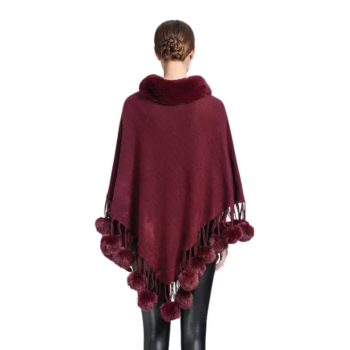 Poncho Tricot Com Franjas Detalhe Pompom