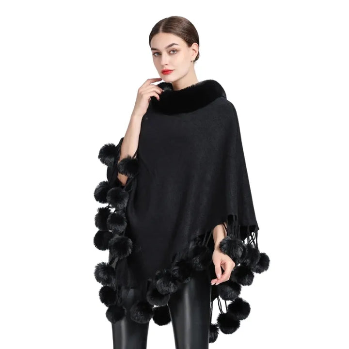 Poncho Tricot Com Franjas Detalhe Pompom