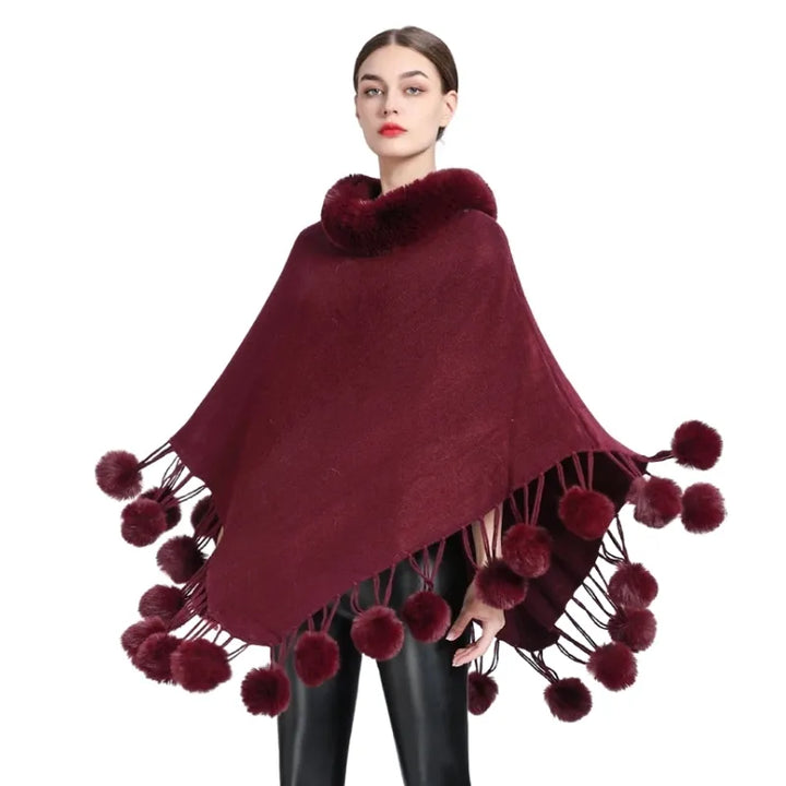 Poncho Tricot Com Franjas Detalhe Pompom