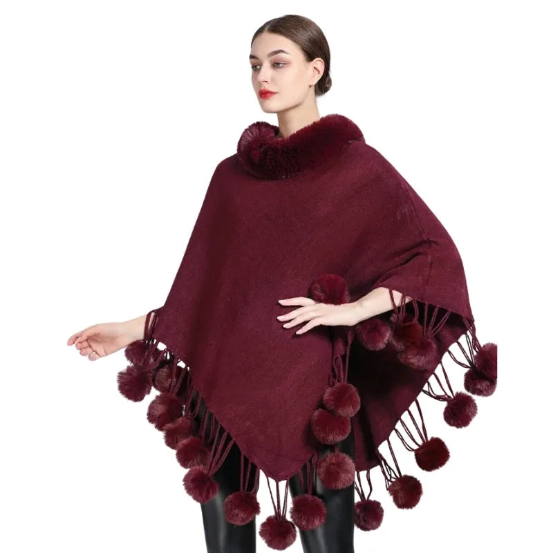Poncho Tricot Com Franjas Detalhe Pompom