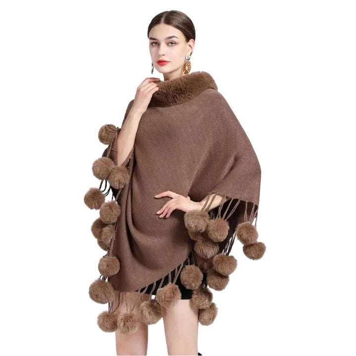 Poncho Tricot Com Franjas Detalhe Pompom