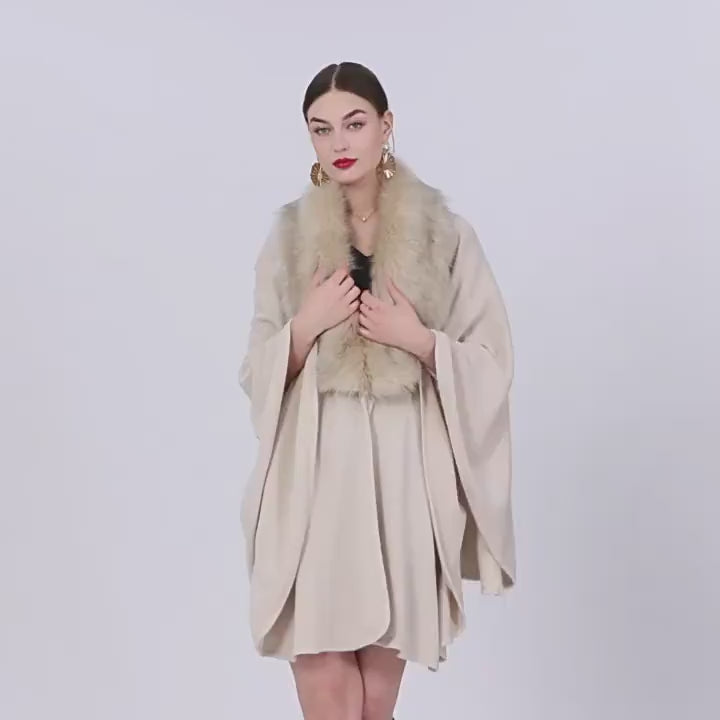 Poncho Elegance Com Gola em Pêlo Sintético