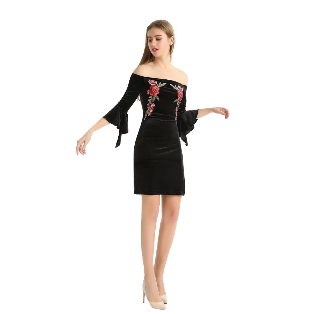 Vestido Ombro a Ombro Veludo Fenda