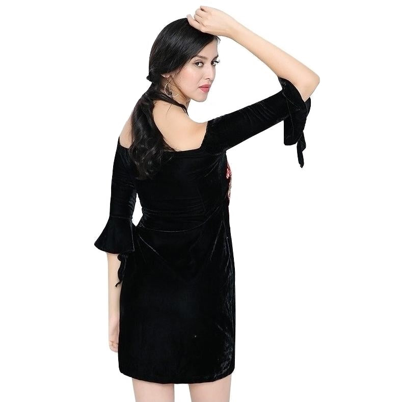 Vestido Ombro a Ombro Veludo Fenda