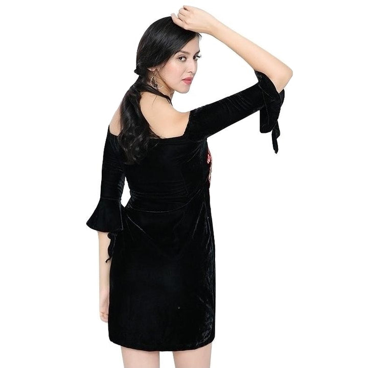 Vestido Ombro a Ombro Veludo Fenda