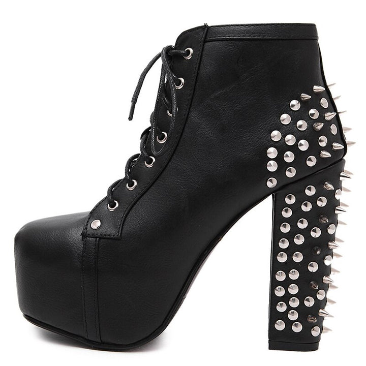 Bota Coturno Plataforma Com Spikes e Tachas