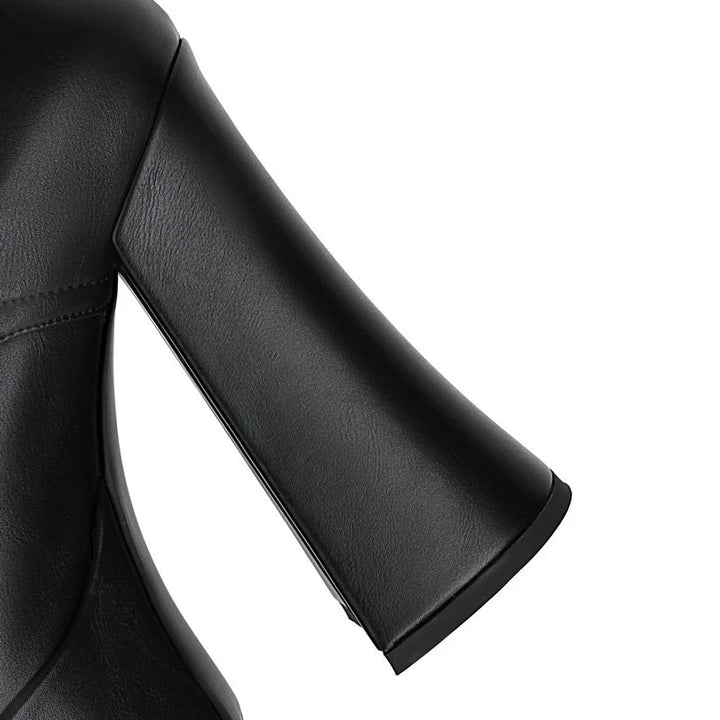 Bota Plataforma Gótica Cano Médio Com Fivelas