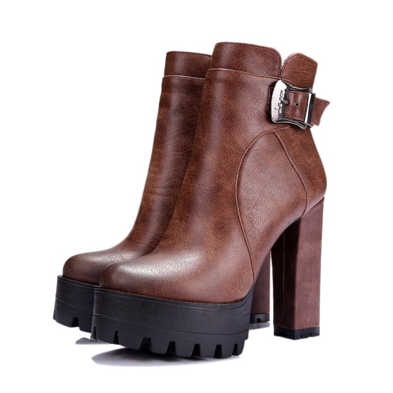 Ankle Boot Tratorada Com Fivela