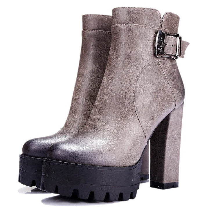 Ankle Boot Tratorada Com Fivela