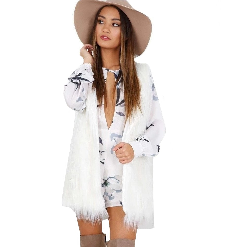 Colete Feminino Branco de Pelo Sintético