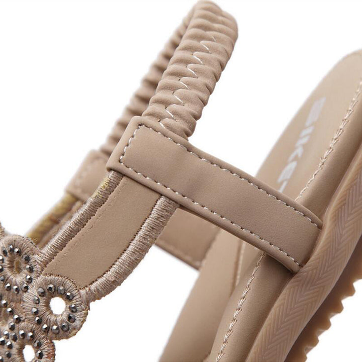 Sandália Rasteira Confort com Apliques