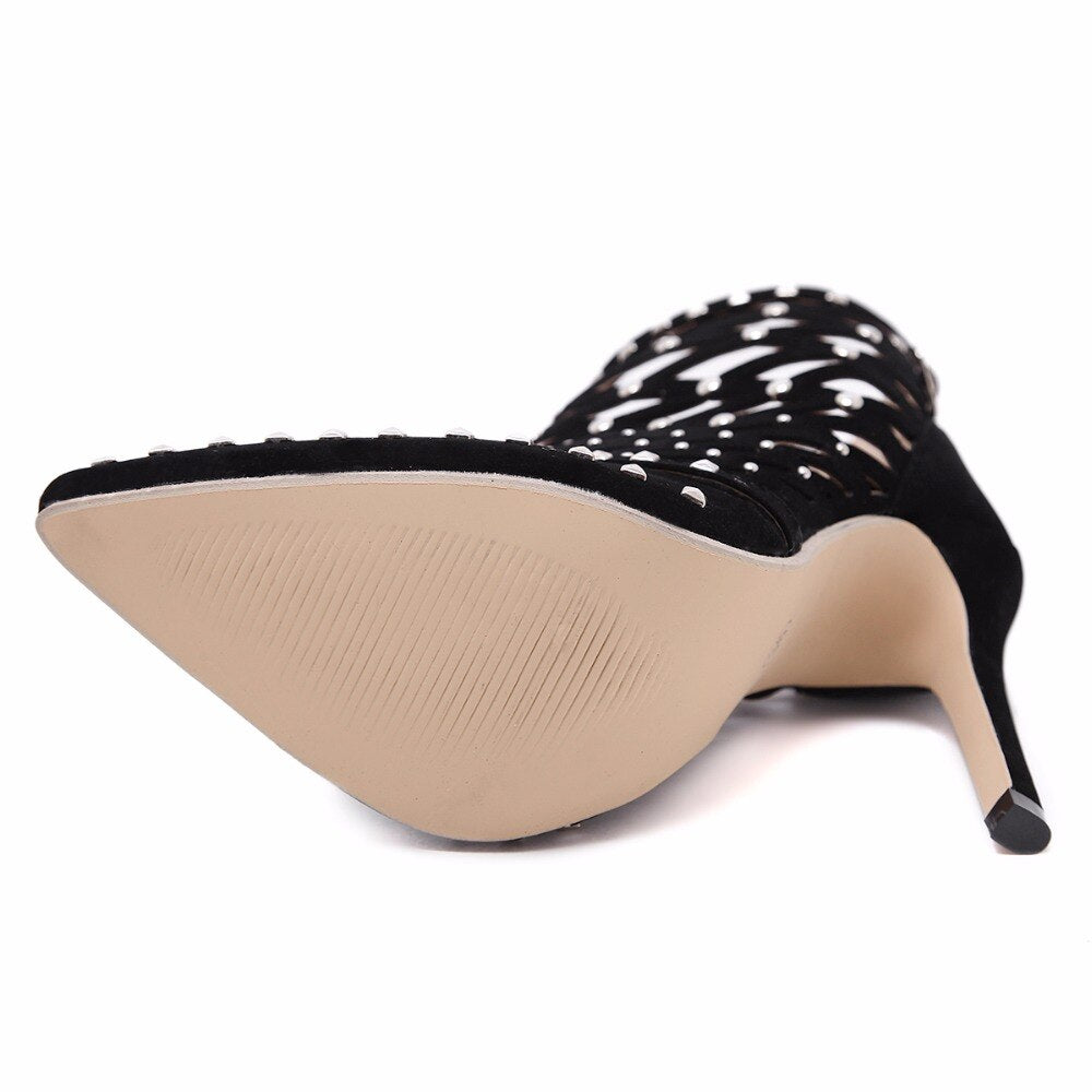 Scarpin Gladiador Com Tiras e Rebites