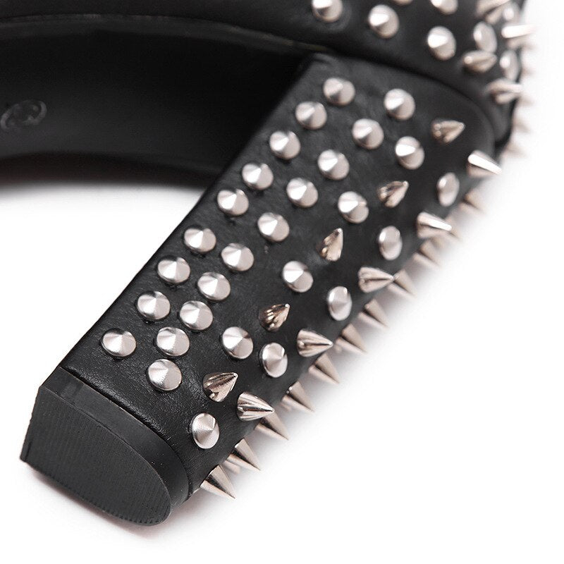 Bota Coturno Plataforma Com Spikes e Tachas