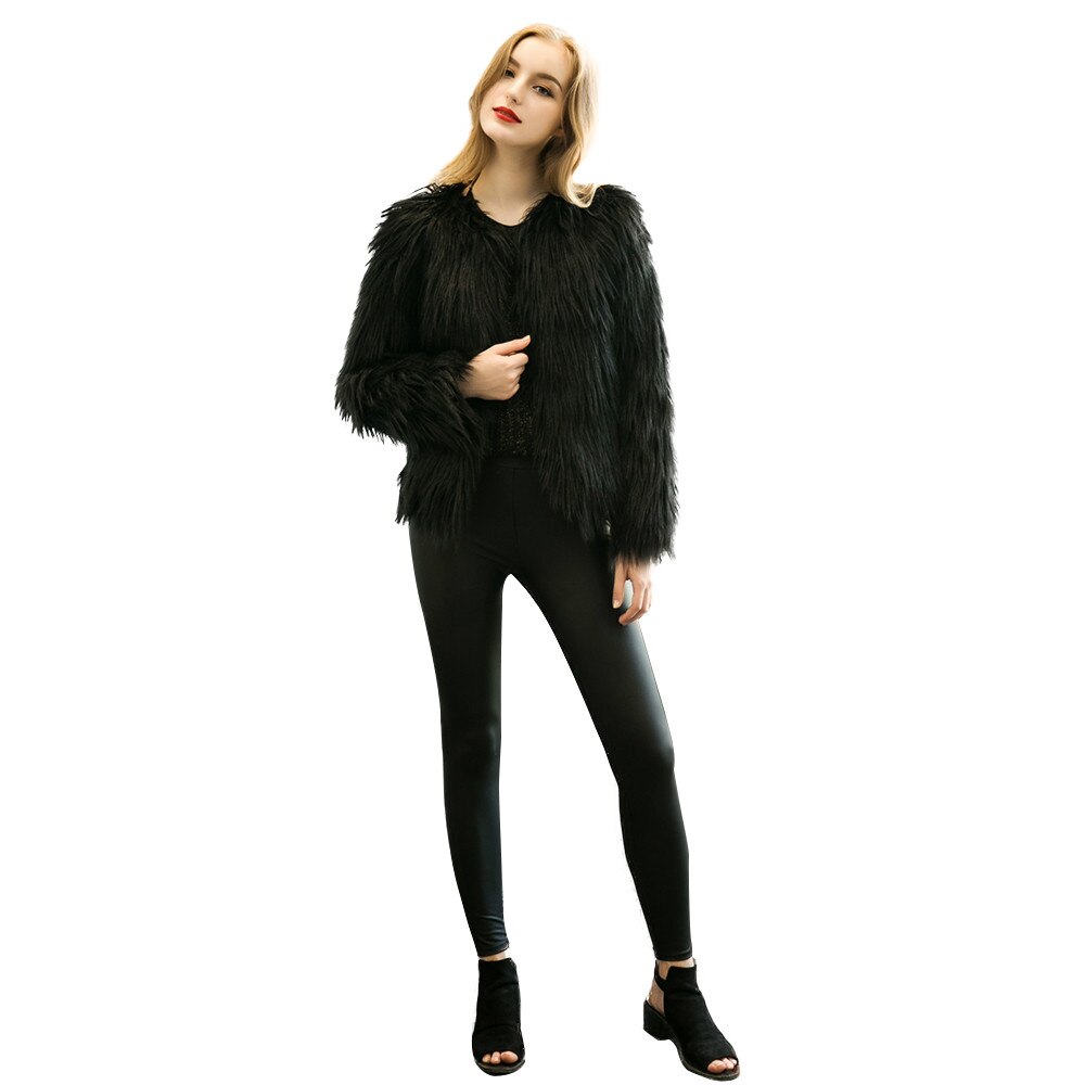Casaco de Pelo Sintético Preto Clássico