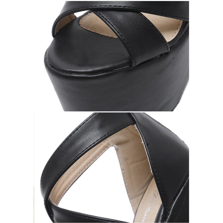 Sandália Plataforma Couro Tiras Cruzadas