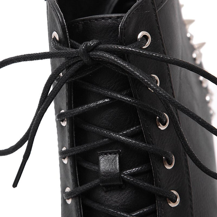 Bota Coturno Plataforma Com Spikes e Tachas